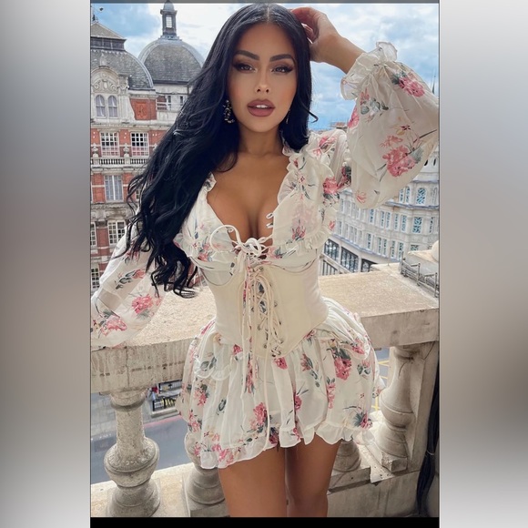 NWT! Fashion Nova- Floral Mini Dress With Belt - Picture 4 of 4